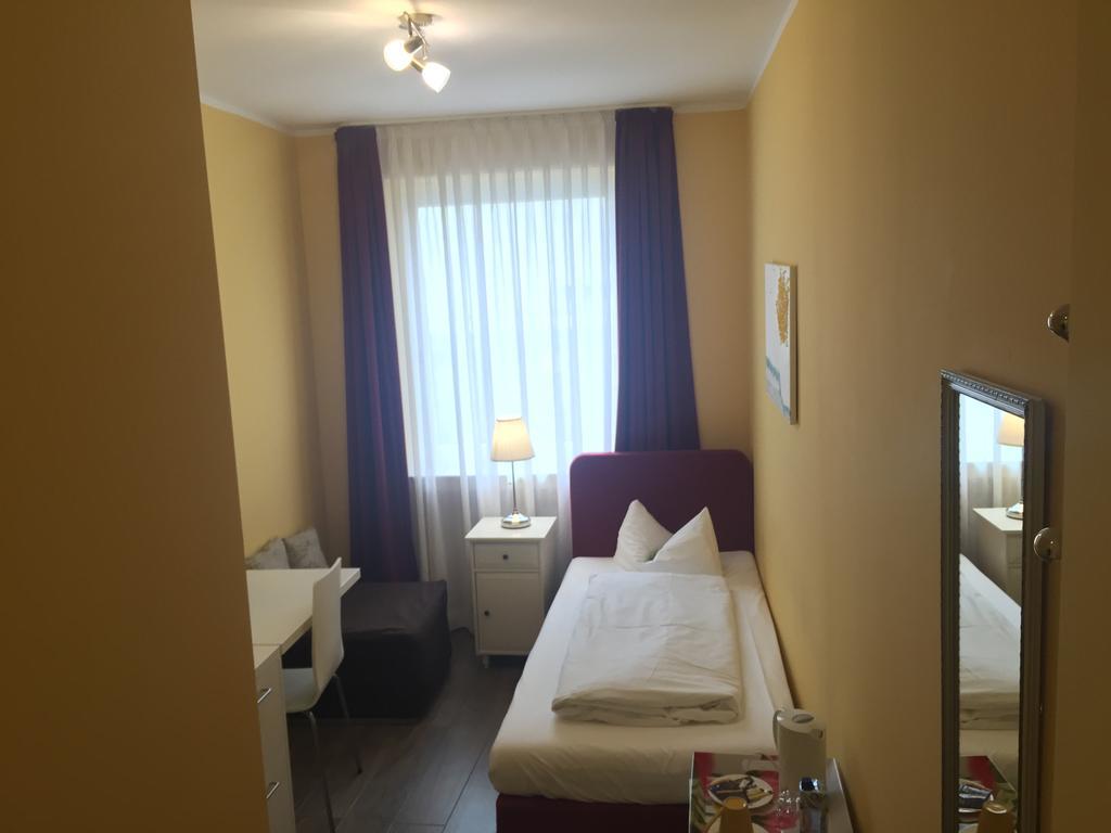 Barcelona Bed & Breakfast ดุสเซลดอร์ฟ ห้อง รูปภาพ