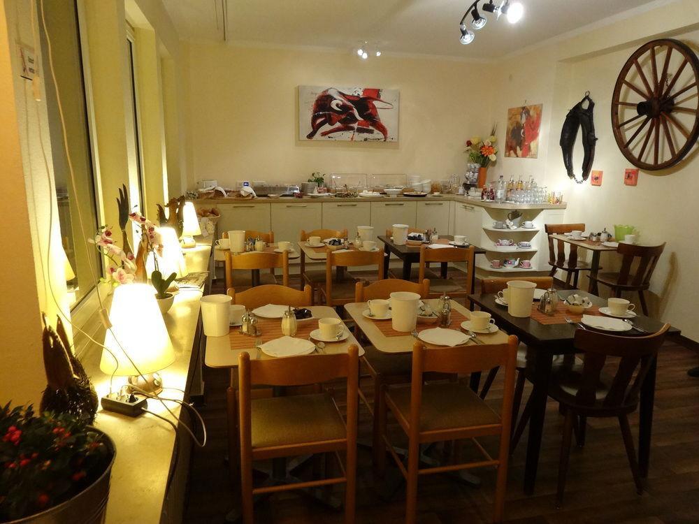 Barcelona Bed & Breakfast ดุสเซลดอร์ฟ ภายนอก รูปภาพ