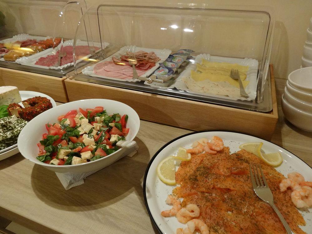 Barcelona Bed & Breakfast ดุสเซลดอร์ฟ ภายนอก รูปภาพ
