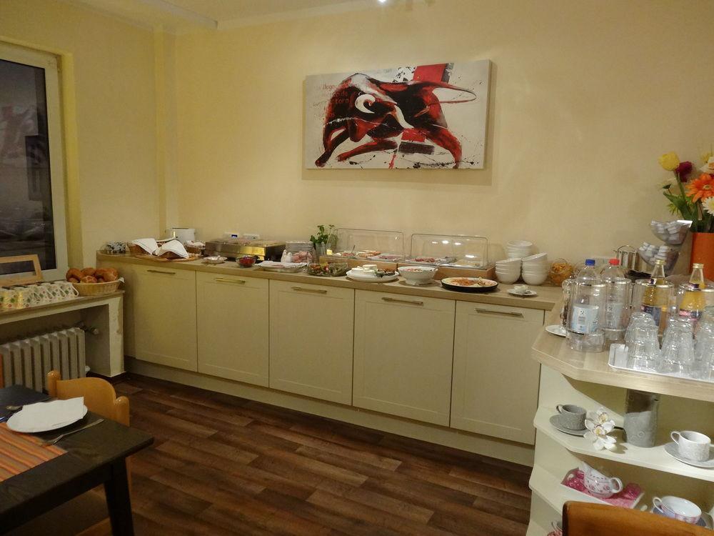 Barcelona Bed & Breakfast ดุสเซลดอร์ฟ ภายนอก รูปภาพ