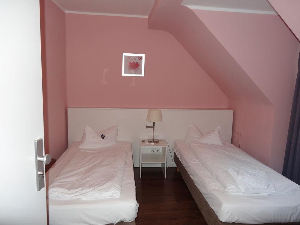Barcelona Bed & Breakfast ดุสเซลดอร์ฟ ภายนอก รูปภาพ