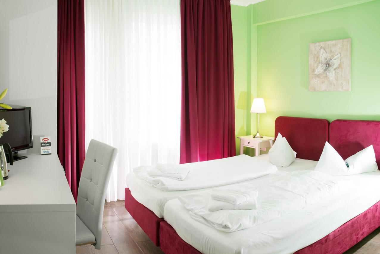 Barcelona Bed & Breakfast ดุสเซลดอร์ฟ ภายนอก รูปภาพ
