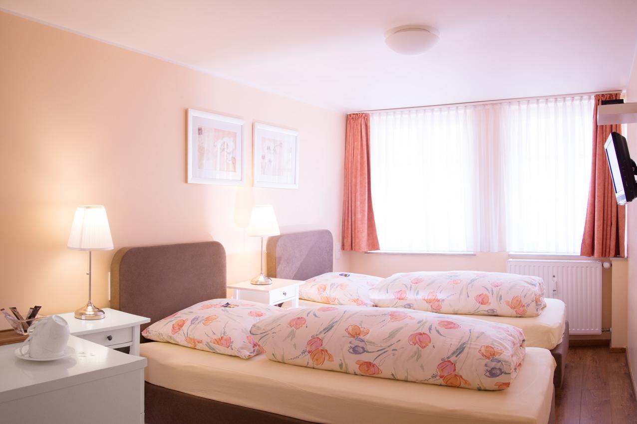 Barcelona Bed & Breakfast ดุสเซลดอร์ฟ ภายนอก รูปภาพ
