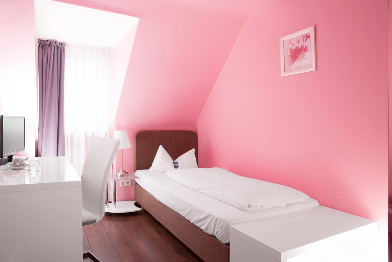 Barcelona Bed & Breakfast ดุสเซลดอร์ฟ ภายนอก รูปภาพ