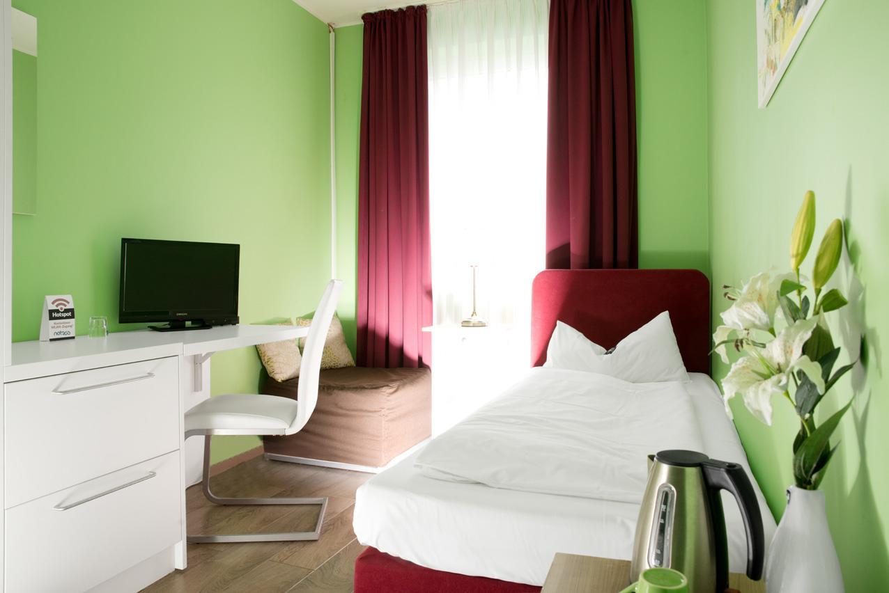 Barcelona Bed & Breakfast ดุสเซลดอร์ฟ ภายนอก รูปภาพ